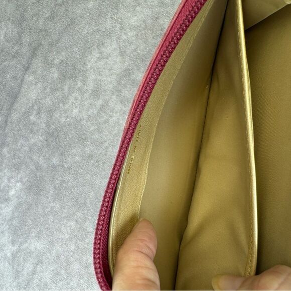 Chanel Camelia Embossed Pink Leather Zippy Wallet - Picture 13 of 15